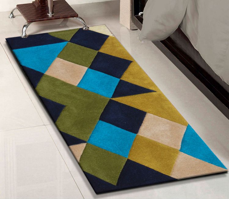 Green Geometric Hand Tufted Wool Runner (22 x 55 inches)