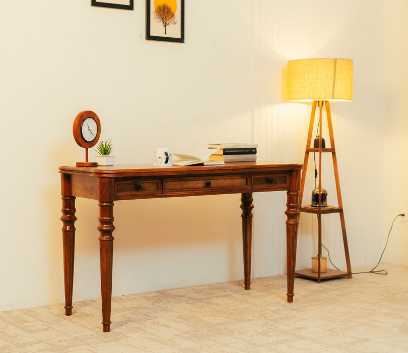 Kennedy simple study desk design